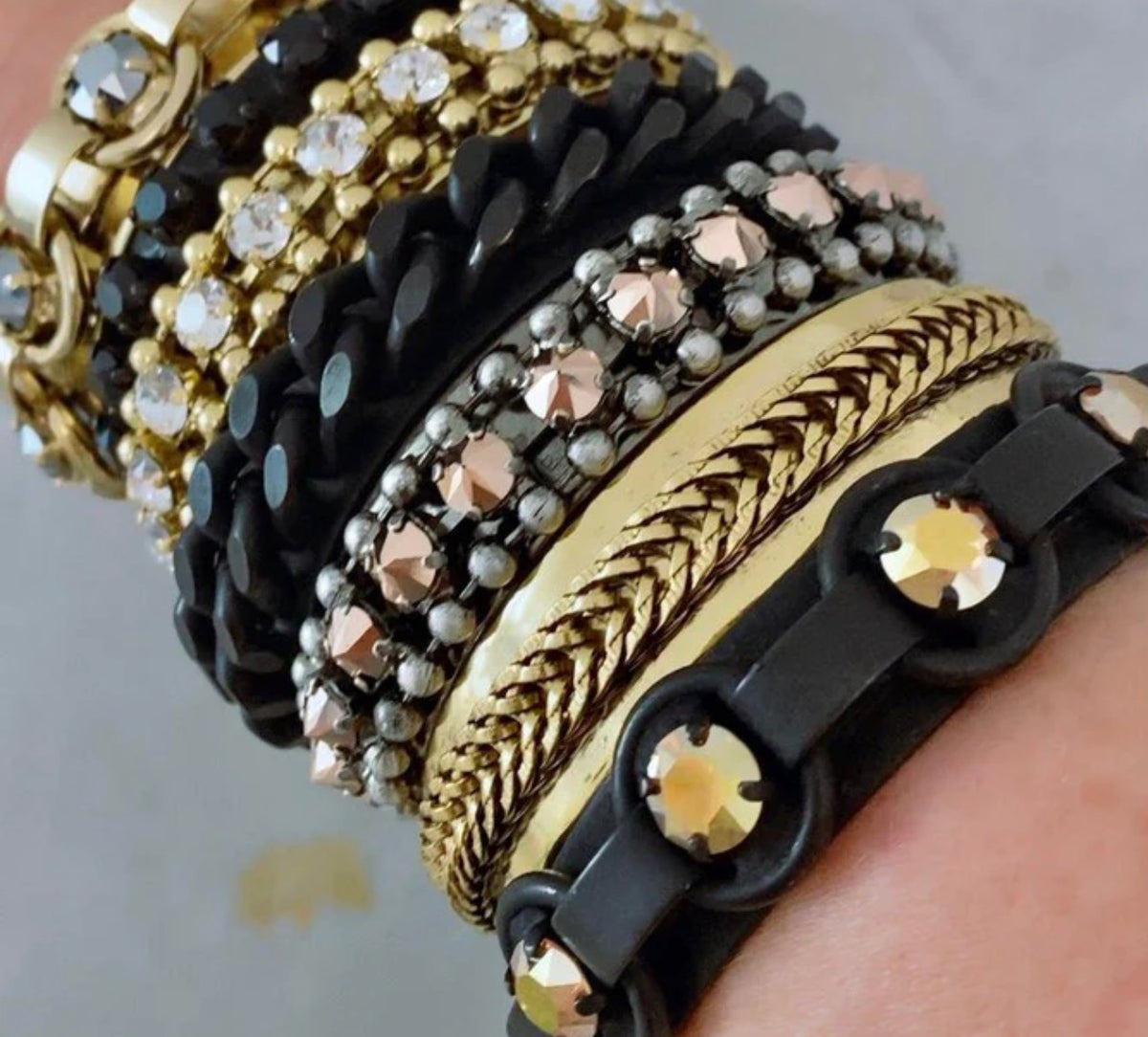 TOVA-Black Cuff Bracelet